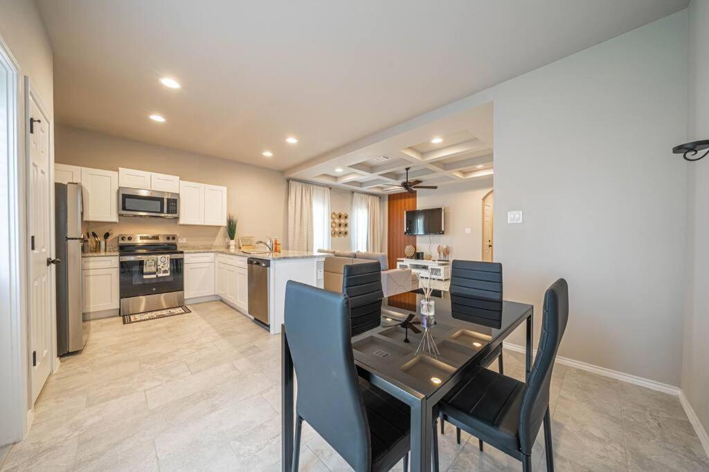 Gorgeous, Brand New 3 Bedrooms Home- Built 2024, Near Seaworld & Lackland Afb San Antonio Esterno foto