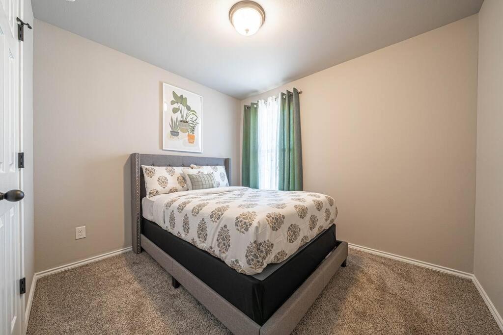 Gorgeous, Brand New 3 Bedrooms Home- Built 2024, Near Seaworld & Lackland Afb San Antonio Esterno foto