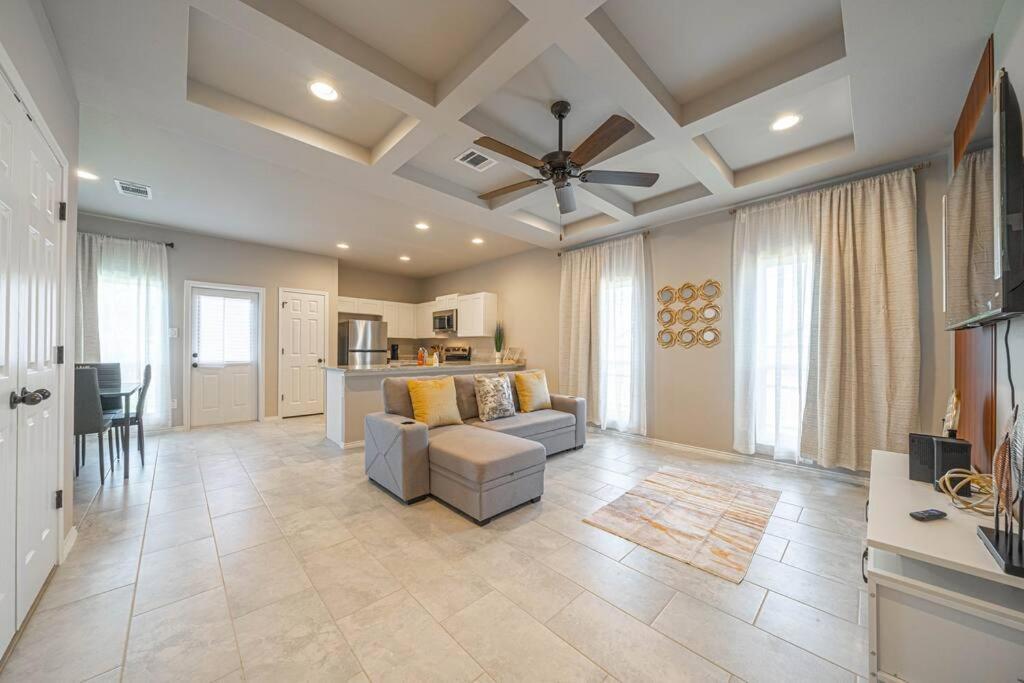 Gorgeous, Brand New 3 Bedrooms Home- Built 2024, Near Seaworld & Lackland Afb San Antonio Esterno foto