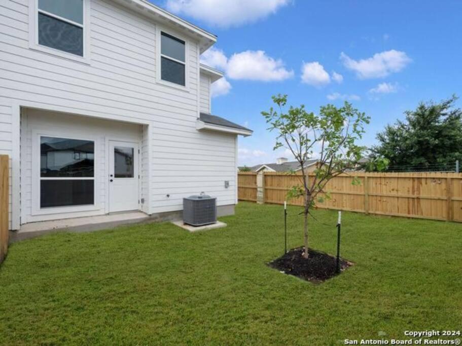 Gorgeous, Brand New 3 Bedrooms Home- Built 2024, Near Seaworld & Lackland Afb San Antonio Esterno foto