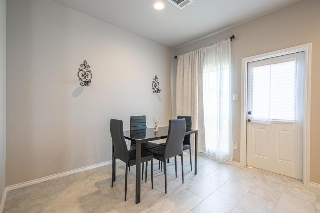 Gorgeous, Brand New 3 Bedrooms Home- Built 2024, Near Seaworld & Lackland Afb San Antonio Esterno foto